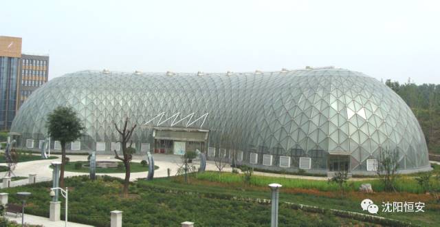 上海三角形平板玻璃模拟双曲面